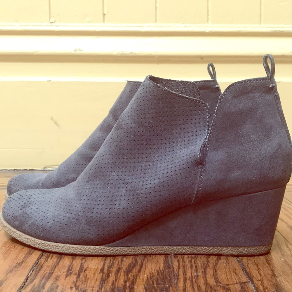 DV by dolce vita blue/gray wedge booties